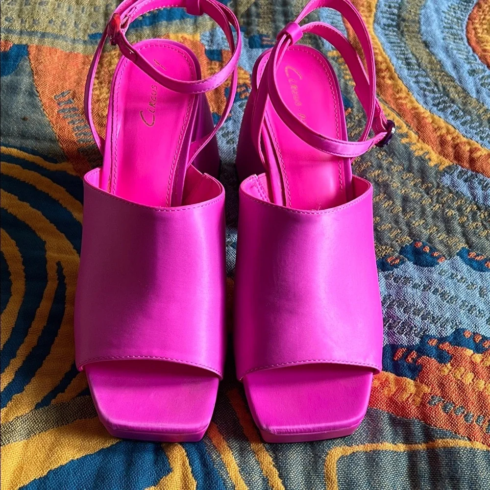 Circus by Sam Edelman Fuchsia Platform Heels